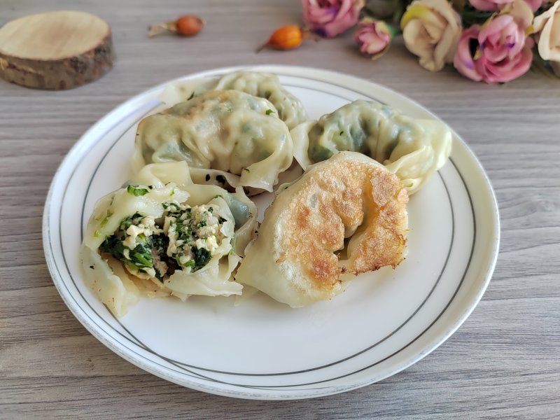 荠菜豆腐肉馅煎馄饨的做法