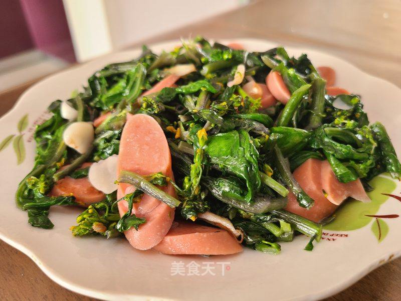 红菜苔炒火腿肠的做法