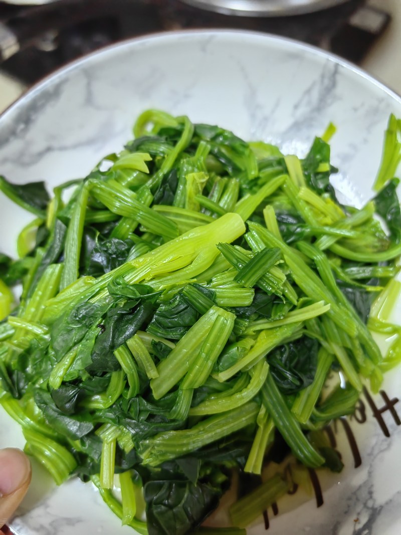 橄榄油拌菠菜的做法