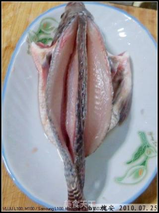 清蒸（福寿）鱼的做法步骤：1