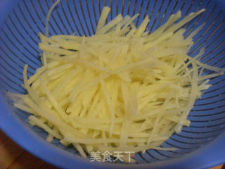 双椒土豆丝的做法步骤：2