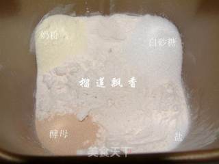 北海道牛奶吐司——面包机版的做法步骤：6