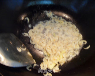 【徽菜】——————韭菜虾皮炒鸡蛋的做法步骤：3