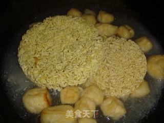 豆腐泡煮方便面的做法步骤：6