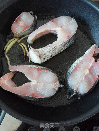 【家常菜】红烧鱼块的做法步骤：4