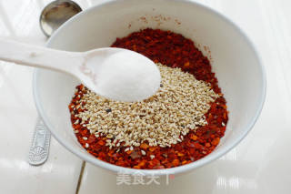 DIY简易美味辣椒油的做法步骤：6