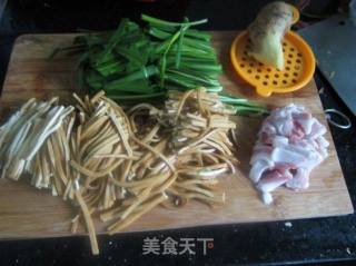 豆腐丝炒韭菜的做法步骤：2