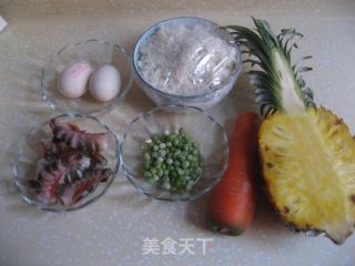 菠萝虾仁炒饭的做法步骤：1