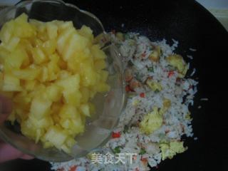菠萝虾仁炒饭的做法步骤：7