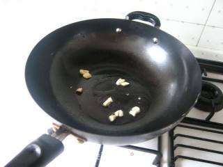 腊肉豌豆煲仔饭的做法步骤：6