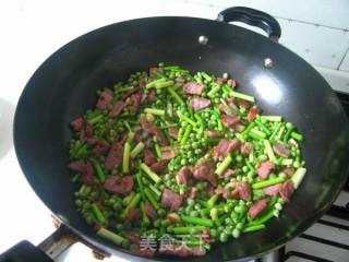 腊肉豌豆煲仔饭的做法步骤：10