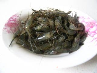 “鲜得来，脆得来”酱油河虾的做法步骤：1