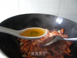 “鲜得来，脆得来”酱油河虾的做法步骤：7