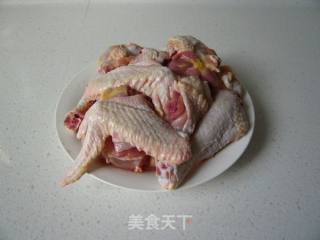 主妇独家秘制台湾经典美味--台式三杯鸡的做法步骤：4