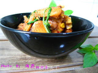 主妇独家秘制台湾经典美味--台式三杯鸡的做法步骤：15