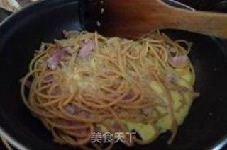 经典意大利餐—培根蛋汁意面 Spaghetti à la carbonara的做法步骤：9