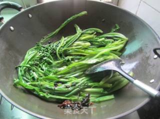 鲮鱼豆豉炒油麦菜的做法步骤：5