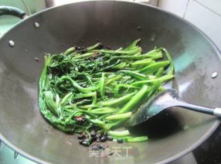 鲮鱼豆豉炒油麦菜的做法步骤：6