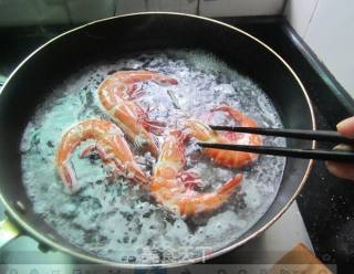 菌菇豌豆海虾汤的做法步骤：3