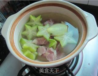 杨桃瘦肉汤的做法步骤：4