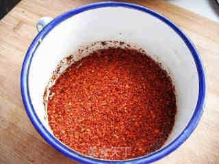 地道川渝人家必备的调味品——红辣椒油的做法步骤：3