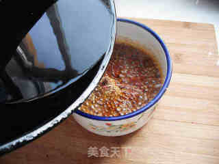 地道川渝人家必备的调味品——红辣椒油的做法步骤：7