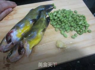 豆浆煮黄骨鱼的做法步骤：1