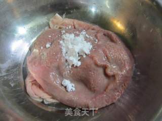 凉拌猪肚丝和清洗猪肚方法的做法步骤：1