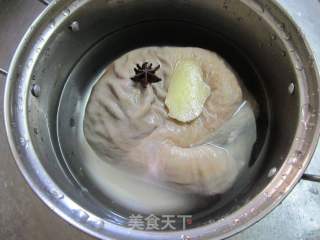 凉拌猪肚丝和清洗猪肚方法的做法步骤：3