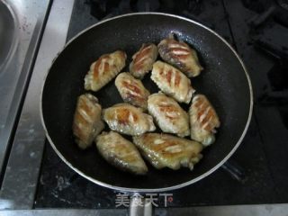 香菇栗子烧鸡翅的做法步骤：3
