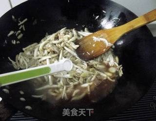 海鲜菇炒肉丝的做法步骤：7
