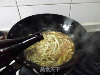 海鲜菇炒肉丝的做法步骤：8