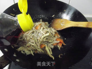 海鲜菇炒肉丝的做法步骤：10