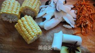虫草花玉米排骨汤的做法步骤：2