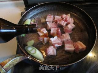 口蘑鹌鹑蛋烧肉的做法步骤：3