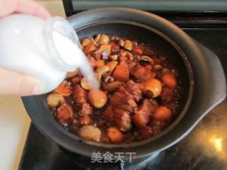 口蘑鹌鹑蛋烧肉的做法步骤：11