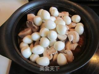 口蘑鹌鹑蛋烧肉的做法步骤：10