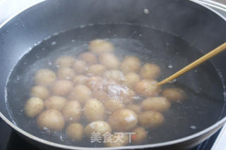 巧用调味料轻松打造人气下酒菜——孜然椒盐小土豆的做法步骤：2