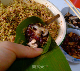 香菇肉粽 香而不腻绿豆肉粽的做法步骤：9