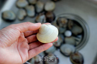 【辣炒花蛤】美味到舔壳的经典海鲜菜的做法步骤：2