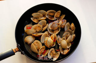 【辣炒花蛤】美味到舔壳的经典海鲜菜的做法步骤：7