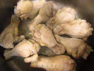 （12道锋味复刻）小鸡炖蘑菇的做法步骤：2