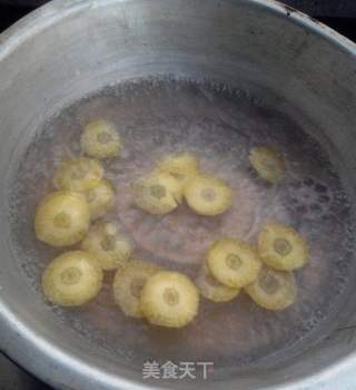 炝拌椒油藕片的做法步骤：3