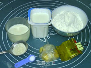 枣泥豆沙鲜奶面包的做法步骤：1