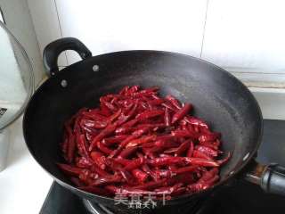 四川人家必备的海椒油（红辣椒油）的做法步骤：1