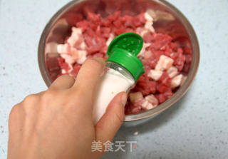 【自制手打牛肉丸】：鲜美Q嫩的肉丸怎么做的做法步骤：3