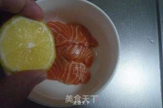柠香三文鱼的做法步骤：2