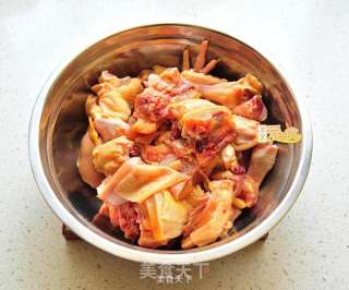 鲜香滑嫩的超级经典下饭菜【黄焖鸡】的做法步骤：2