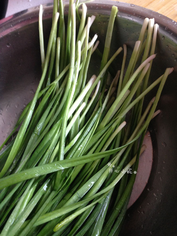 韭菜炒鸭蛋（适合孩子吃，不会再挑食~）的做法步骤：2