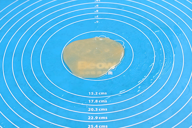 自己在家制作美味可口的广式月饼的做法步骤：7